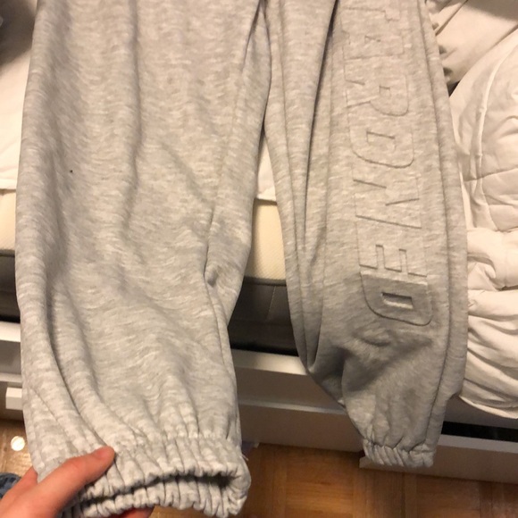 Cuffed gray pants joggers - Picture 3 of 3